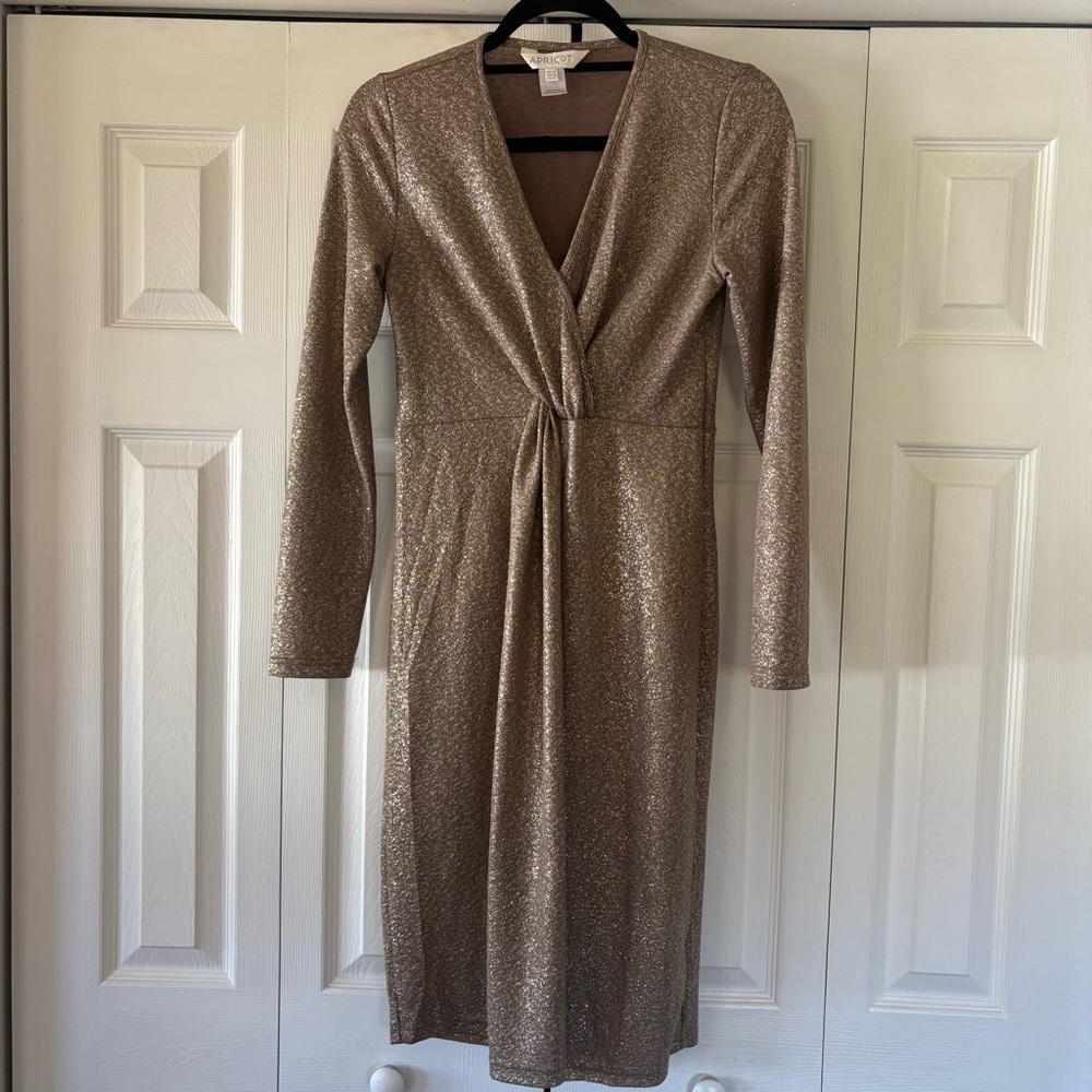 Elegant Gold Long-Sleeve Dress